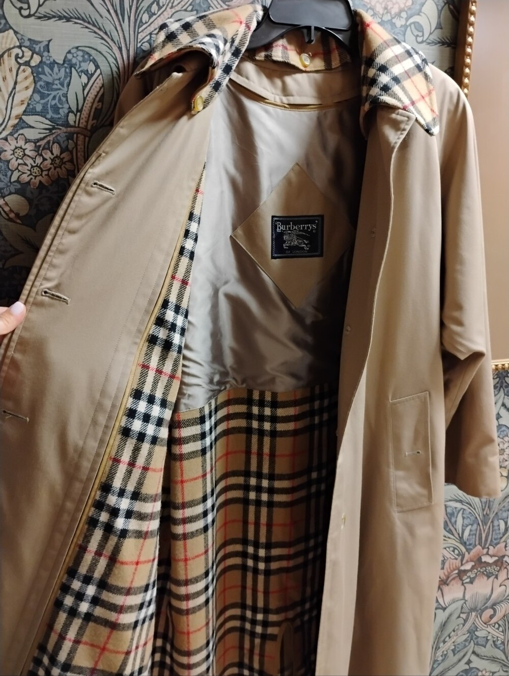 Vintage Burberry Trench Coat with Removable Collar, And Removable Liner - Picture 5 of 9